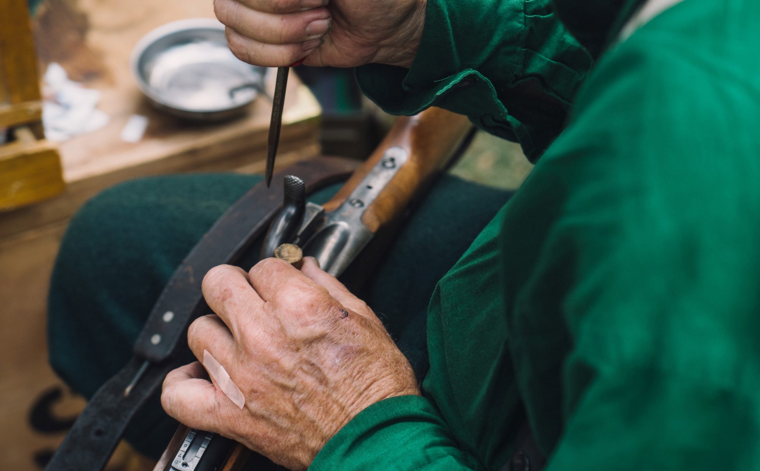 La importancia del mantenimiento y reparación de armas Armería Climent